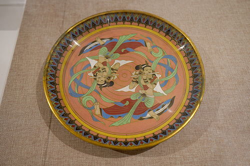 時隔70年再現(xiàn) 百余民間美術(shù)工藝品齊聚清華，傳承與創(chuàng)新并行